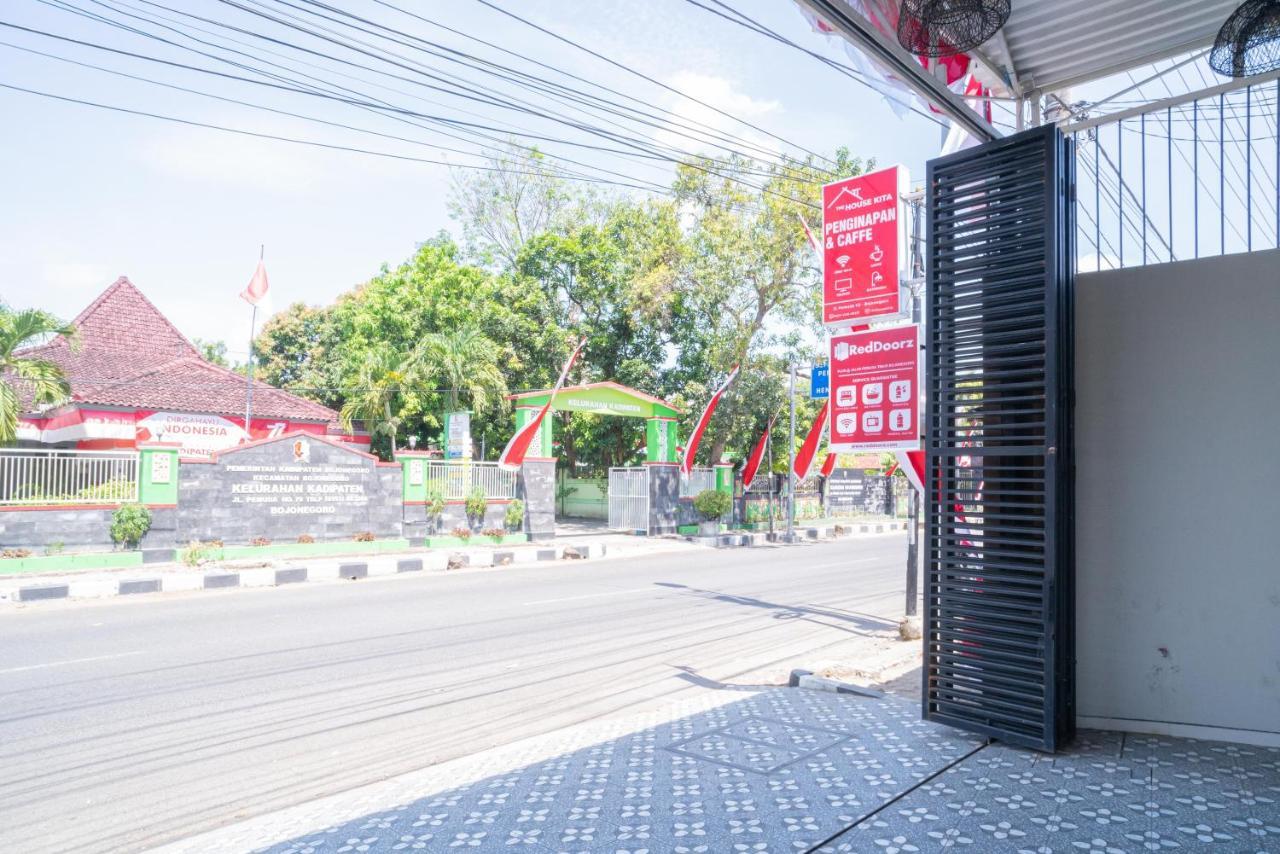 Reddoorz Plus @ Jalan Pemuda Timur Bojonegoro酒店 外观 照片